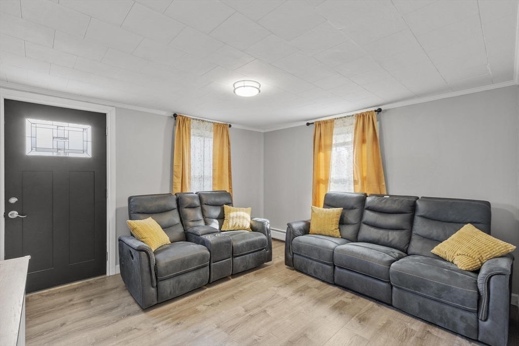 1430 Mammoth Road Dracut, MA 01826 - Photo 8 of 31