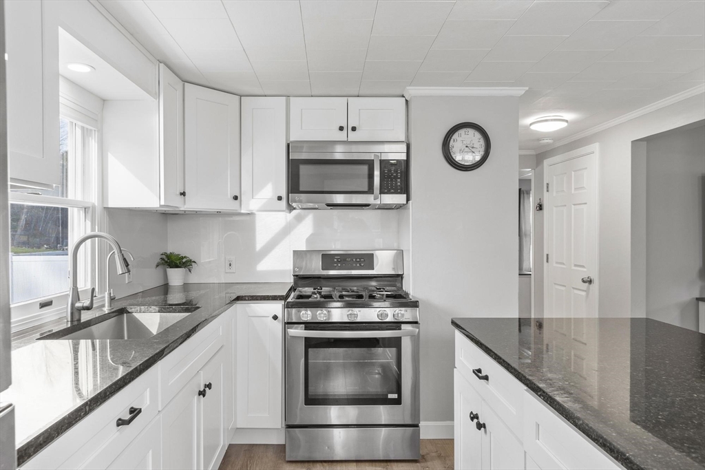 1430 Mammoth Road Dracut, MA 01826 - Photo 9 of 41