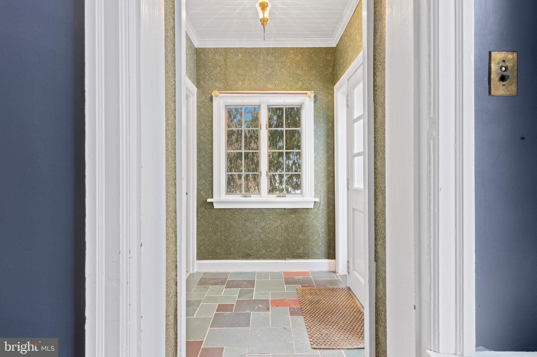 1009 Bent Road Media, PA 19063 - Photo 13 of 42 Foyer to side Entrance