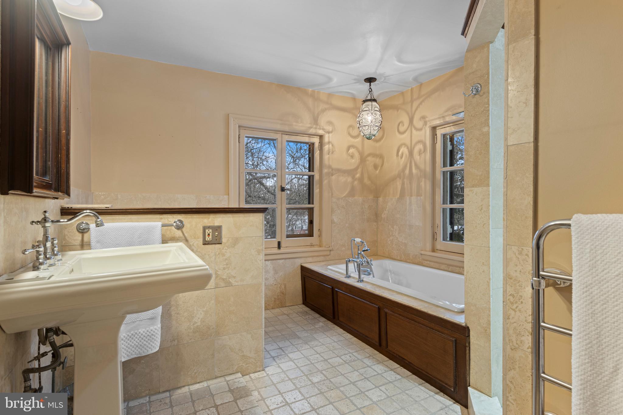 1009 Bent Road Media, PA 19063 - Photo 37 of 42 3rd Fl Hall Bathroom