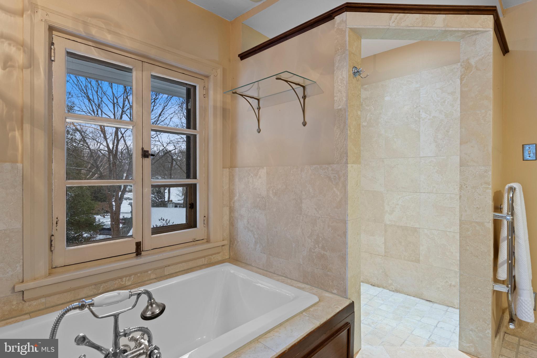 1009 Bent Road Media, PA 19063 - Photo 38 of 42 3rd Fl Hall Bathroom