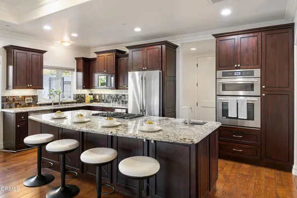 $2,499,000 | 4337 Vista Place, La Canada Flintridge, CA 91011