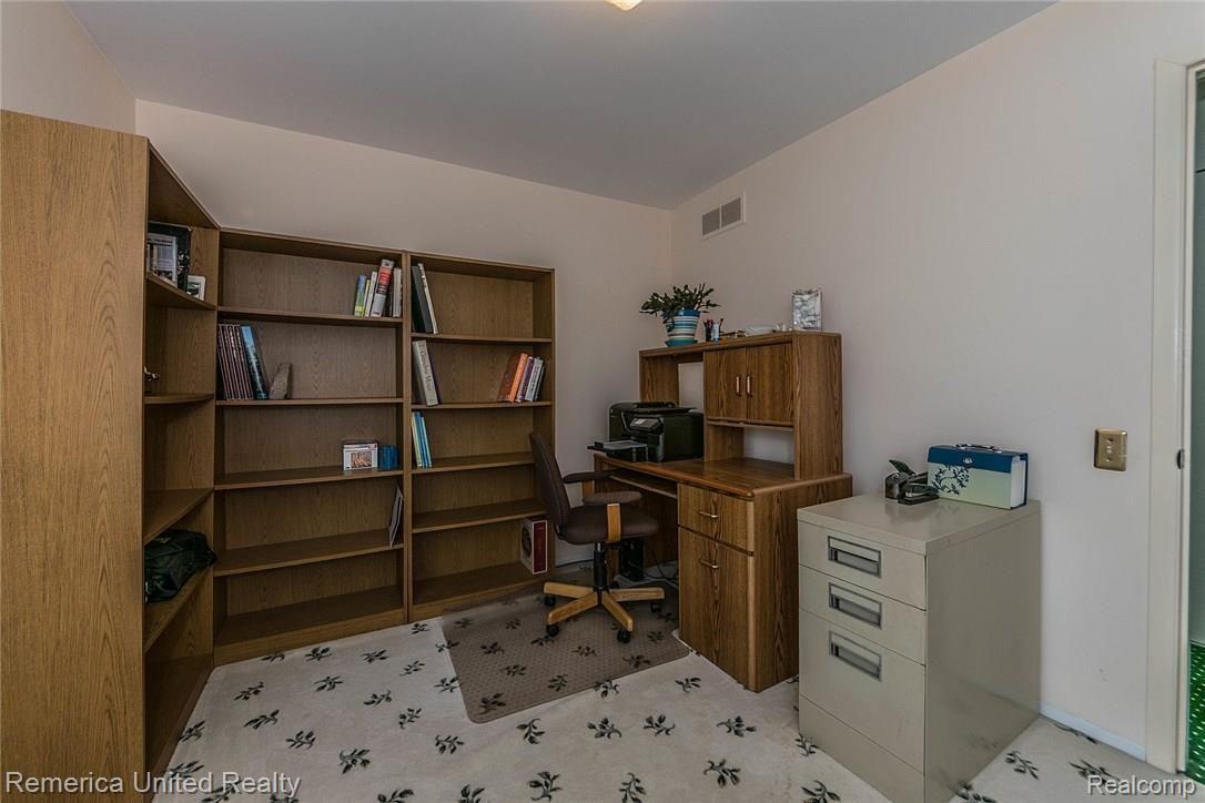 24383 Jamestowne Road Novi, MI 48375 - Photo 28 of 37 35_29.jpg