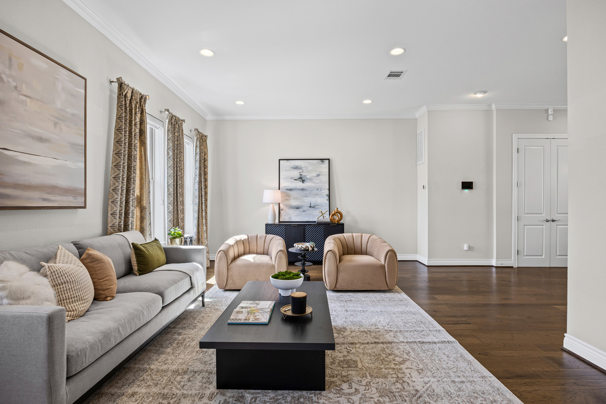 1112 Highknoll Lane Georgetown, TX 78628 - Photo 10 of 40 Bright and welcoming main living room filled with natural light