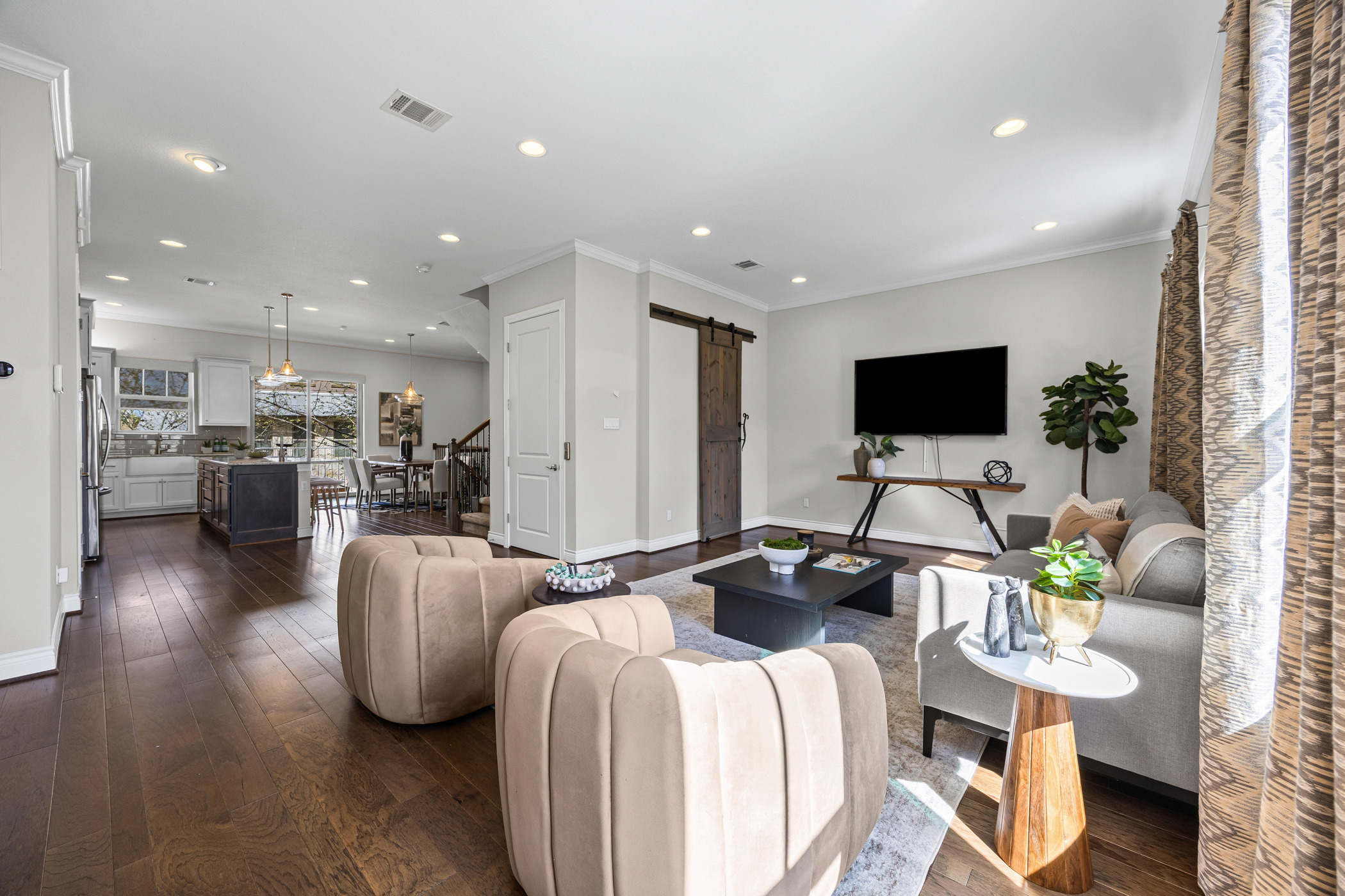 1112 Highknoll Lane Georgetown, TX 78628 - Photo 12 of 40 Inviting & cozy with plenty of space for relaxing or hosting friends