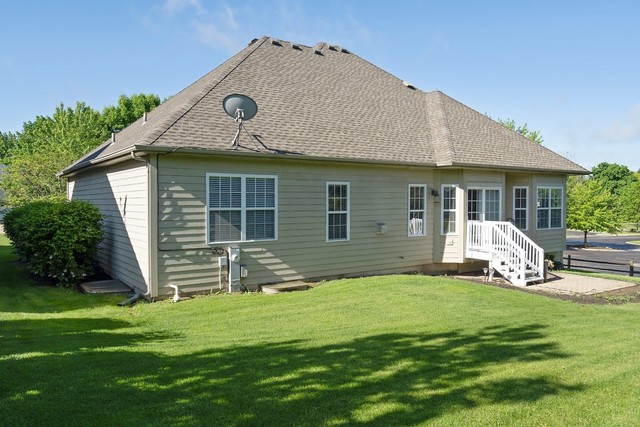 14 Winthrop New Road Sugar Grove, IL 60554 - Photo 22 of 25 a front view of a house with a yard and garage