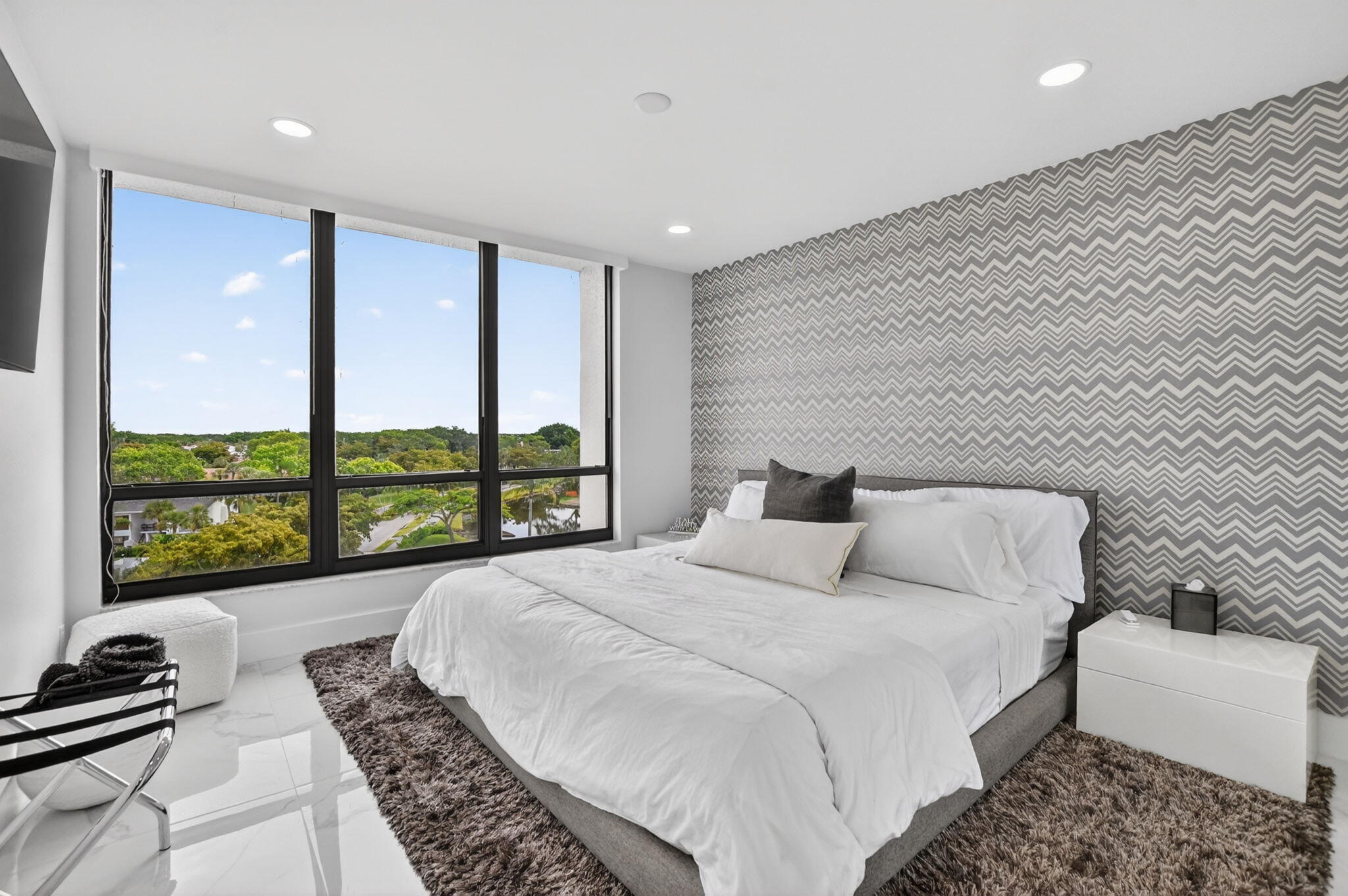 7738 Lakeside Boulevard, Unit 362 Boca Raton, FL 33434 - Photo 25 of 90 Guest bedroom