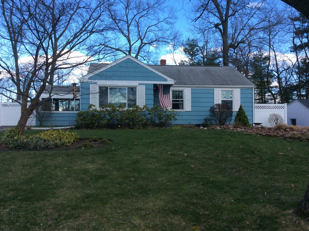 87 Kerry Drive Springfield, MA 01118 - Photo 1 of 28 Gallery Image 1