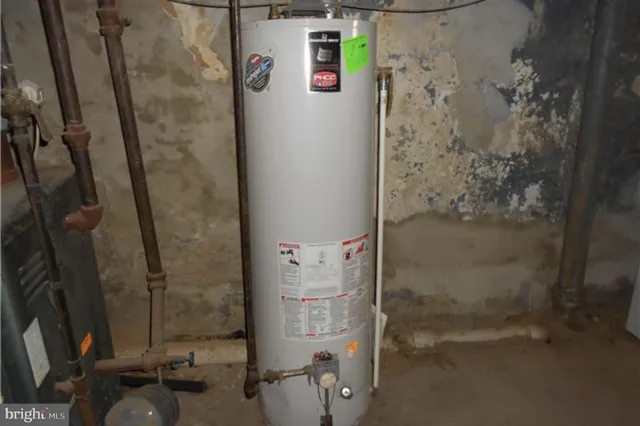 a sign that is sitting in front of a building