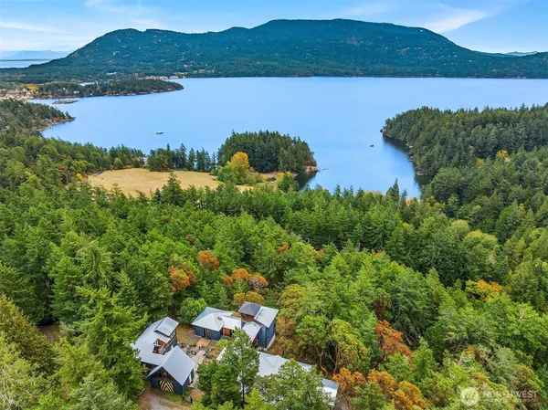 an aerial view of a house with outdoor space and lake view