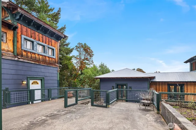 a view of a house with a tree