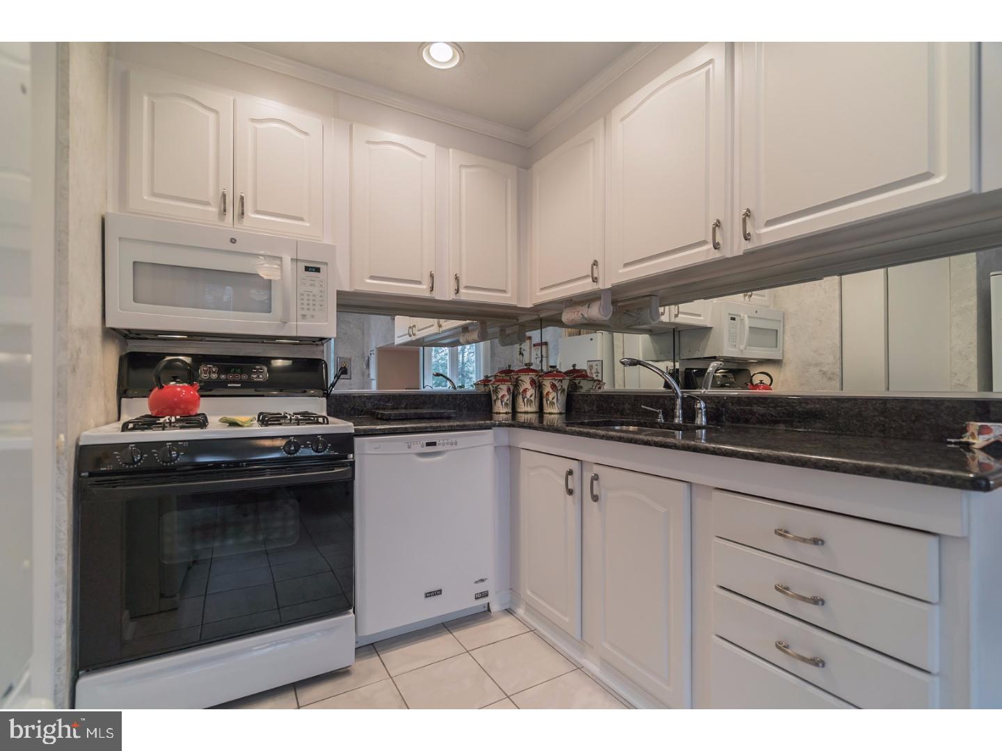 712 Warwick Road Fairless Hills, PA 19030 - Photo 9 of 25 Gallery Image 9