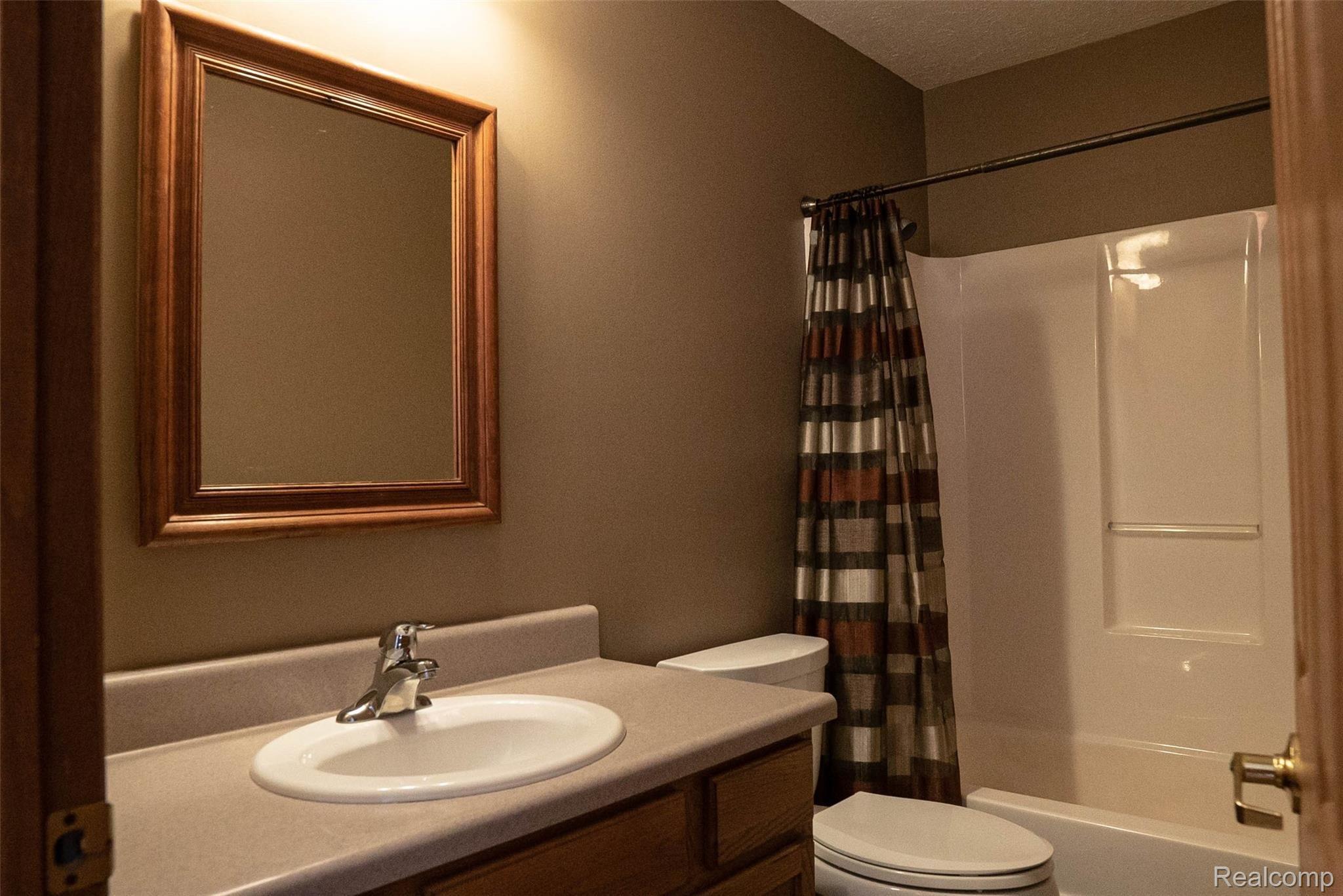 1155 Morris Road Lapeer, MI 48446 - Photo 33 of 47 Upstairs full bath