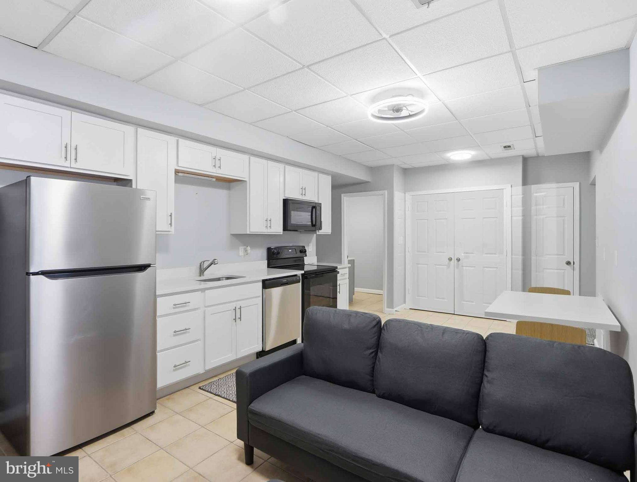 8147 Hog Neck Road Pasadena, MD 21122 - Photo 3 of 15