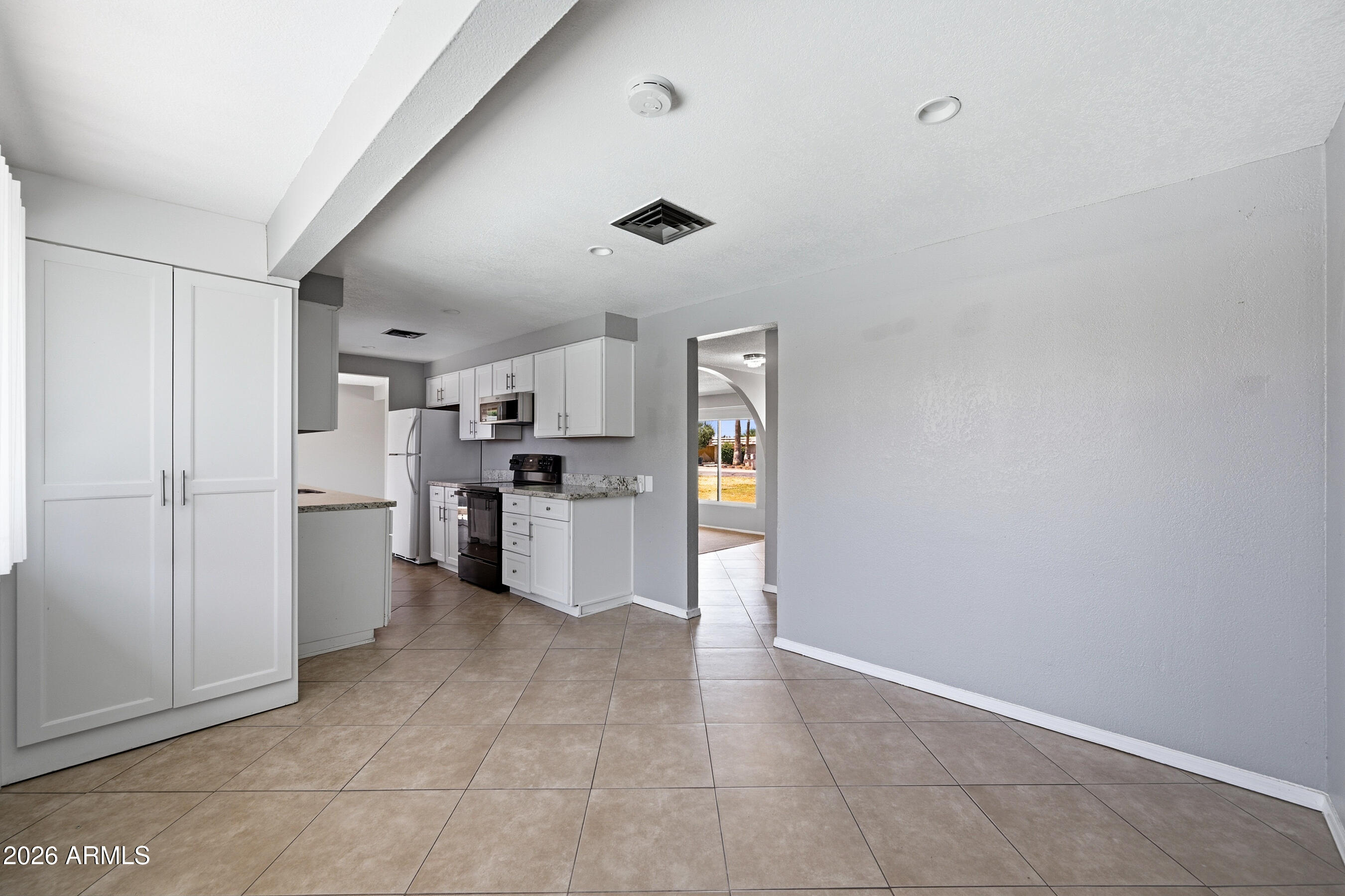 3737 West Griswold Road Phoenix, AZ 85051 - Photo 8 of 27 8-3737WGA-ocupix-