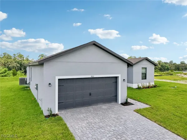 $510,900 | 923 Admiral Bull Halsey Avenue, LaBelle, FL 33935
