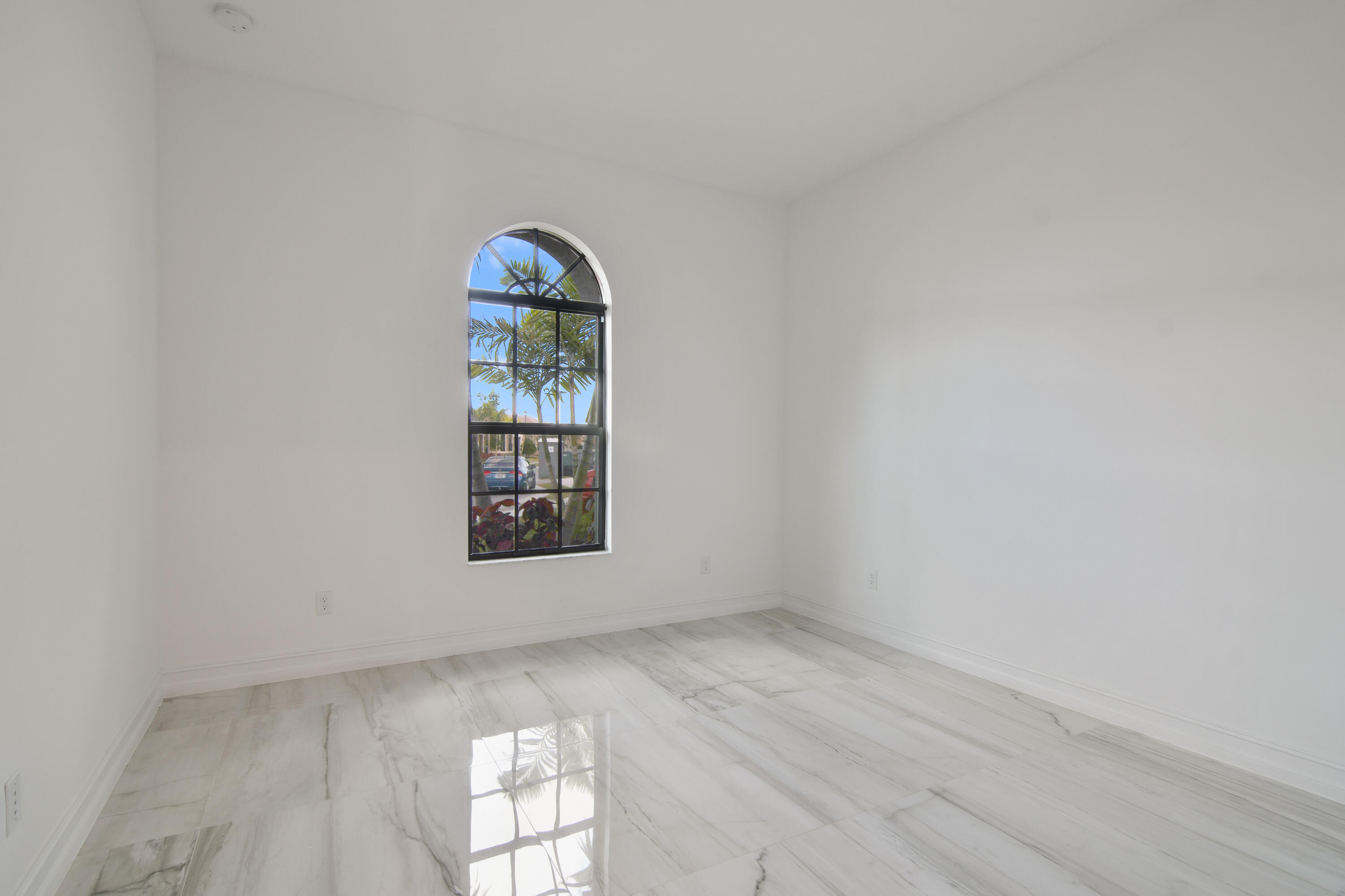 8827 Leon Circle, Unit 286 Parkland, FL 33076 - Photo 30 of 34 an empty room with windows