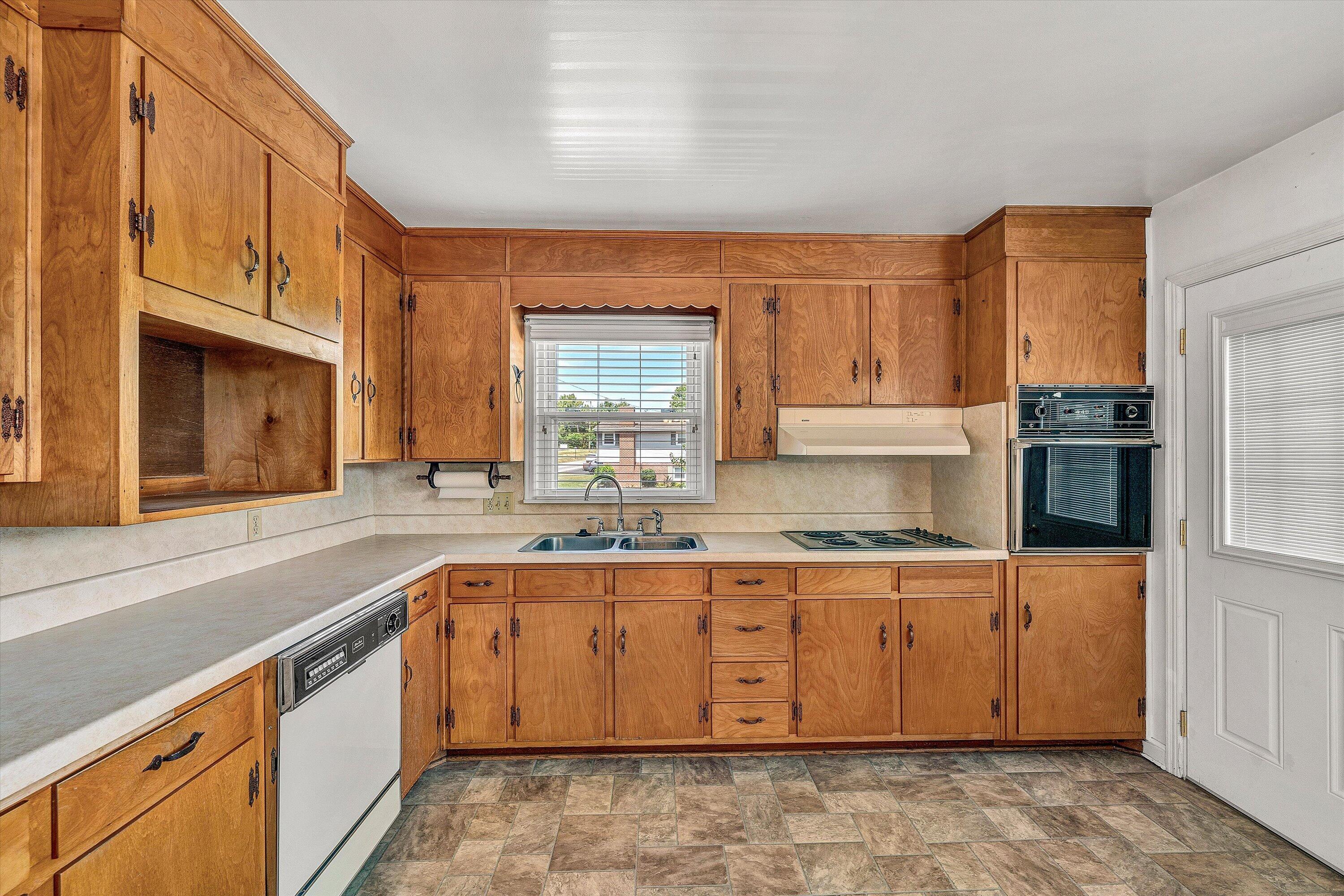 5602 Green Ridge Road Northwest Roanoke, VA 24019 - Photo 14 of 38 13-DSC04285