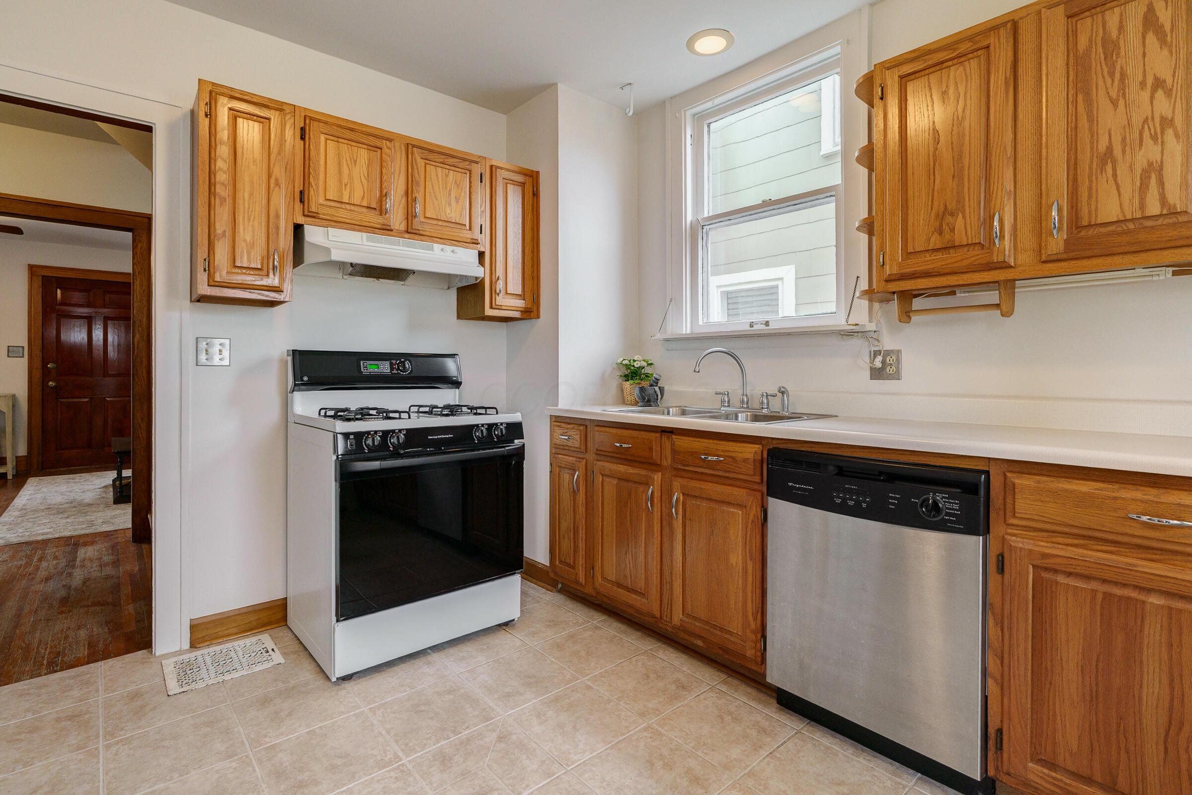 390 East Tulane Road Columbus, OH 43202 - Photo 11 of 38 390 e Tulane Rd-16