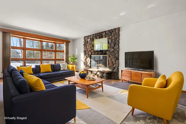 $550,000 | 4421 Vale Circle, Madison, WI 53711