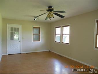 7429 Lobo Road Alton, IL 62002 - Photo 3 of 18
