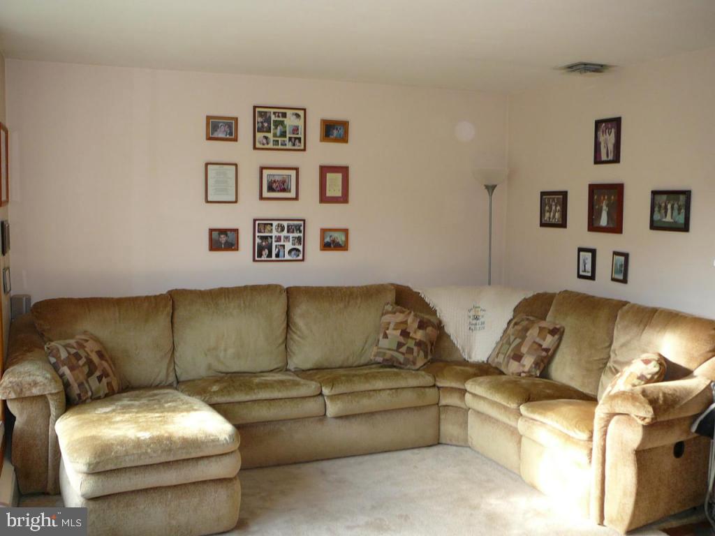 24 Quaker Hills Road Lancaster, PA 17603 - Photo 4 of 15 Gallery Image 4