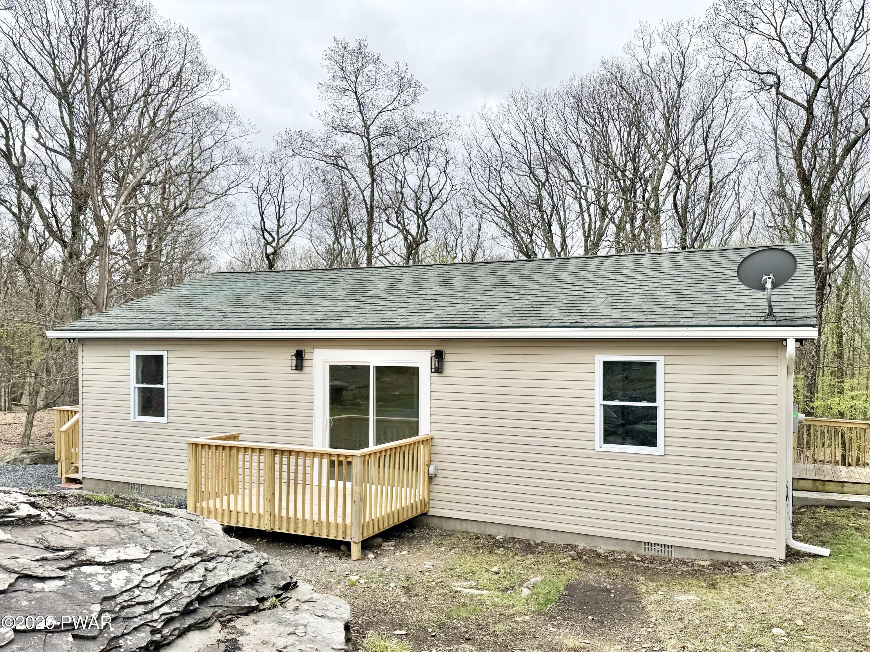 229 Hummingbird Trail Bushkill, PA 18324 - Photo 22 of 24 Front 2