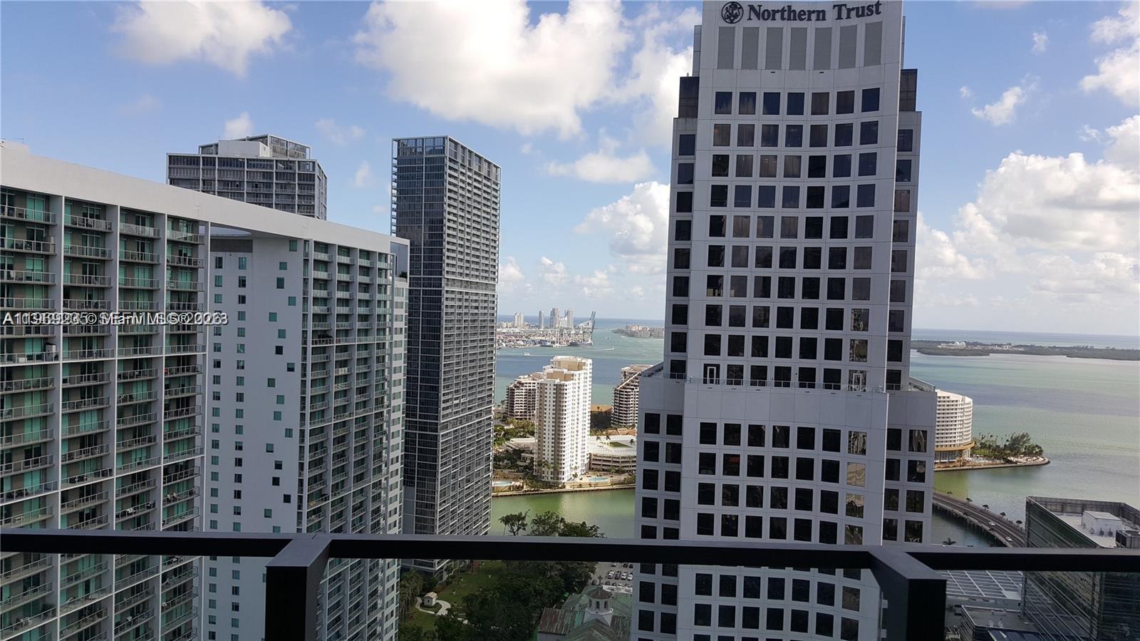 68 Southeast 6th Street, Unit 3305 Miami, FL 33131 - Photo 2 of 12