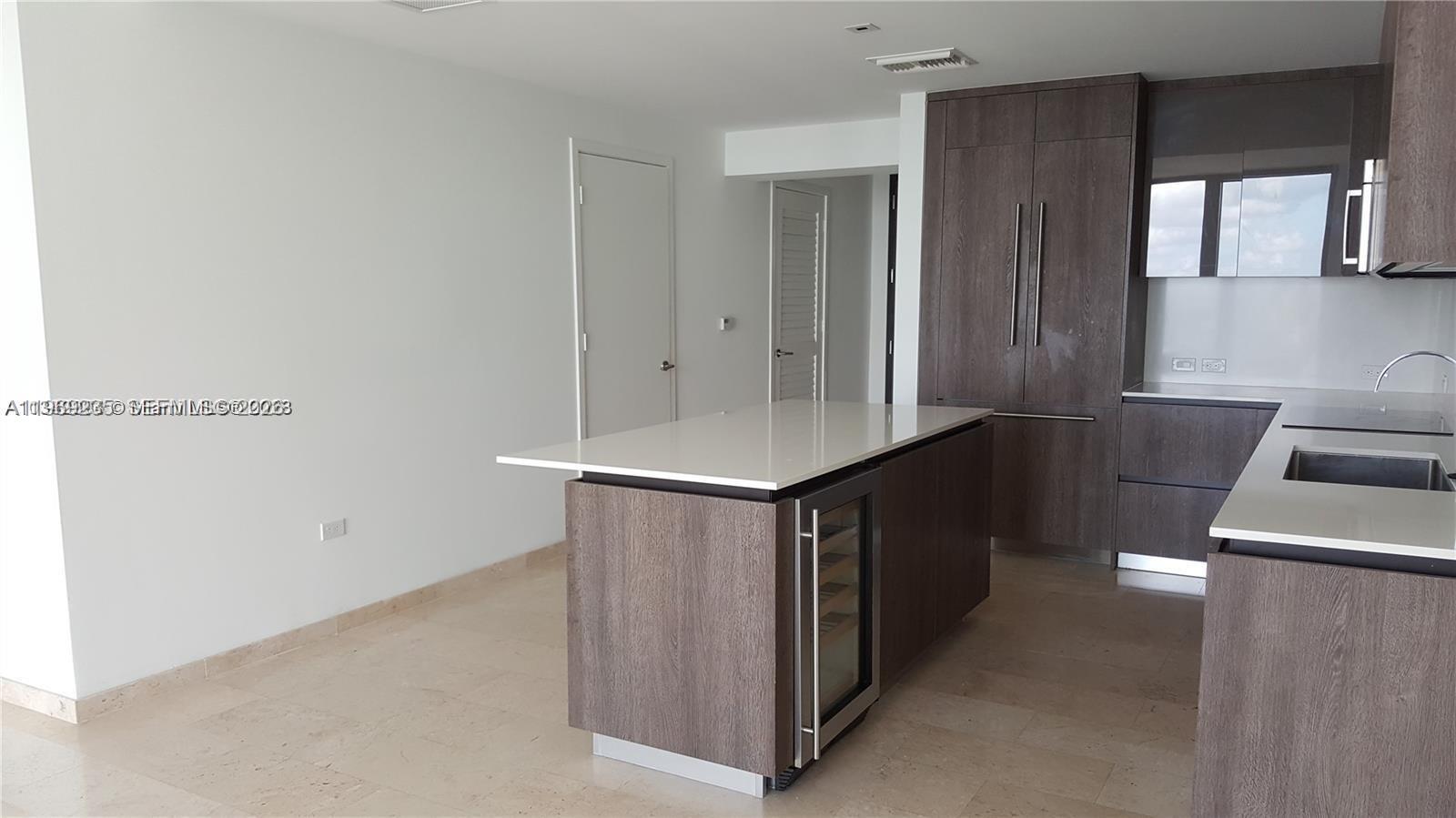 68 Southeast 6th Street, Unit 3305 Miami, FL 33131 - Photo 5 of 12