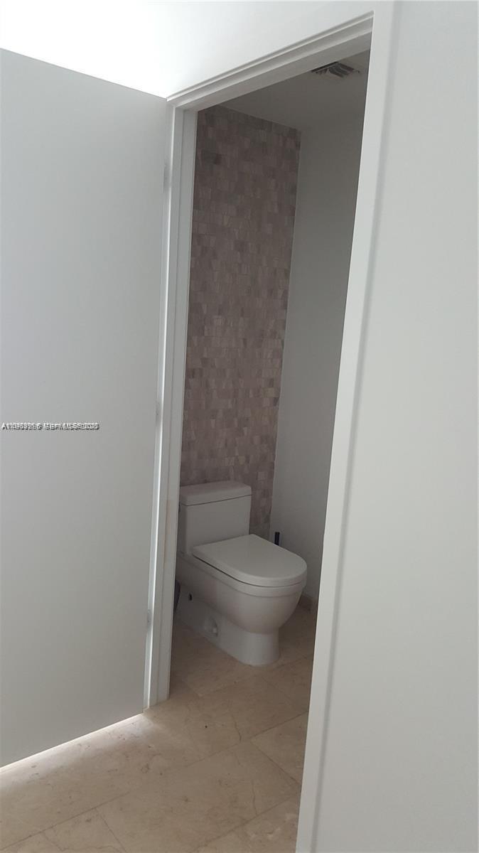 68 Southeast 6th Street, Unit 3305 Miami, FL 33131 - Photo 7 of 12