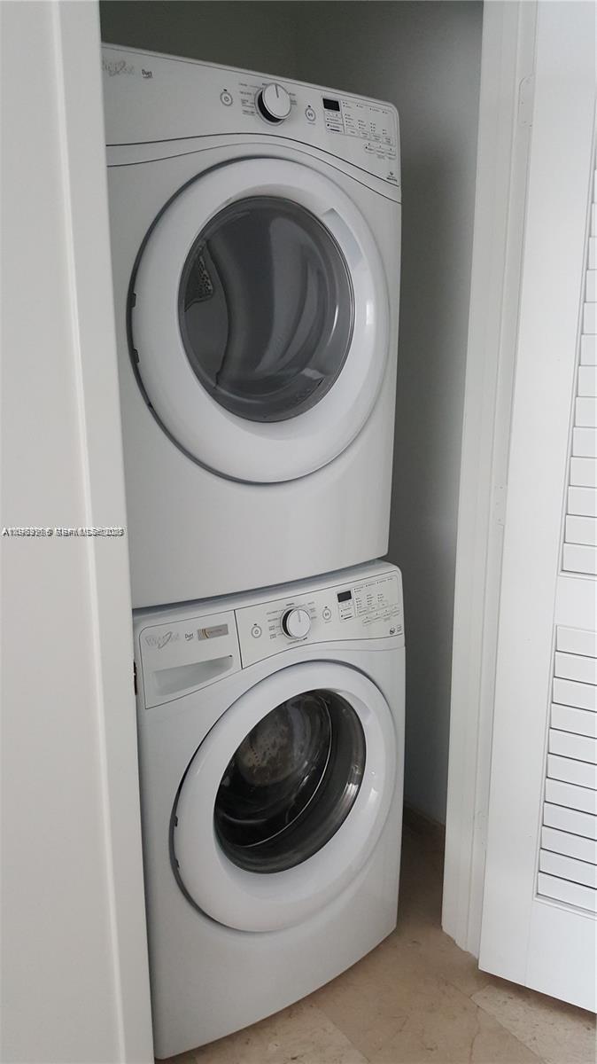 68 Southeast 6th Street, Unit 3305 Miami, FL 33131 - Photo 8 of 12