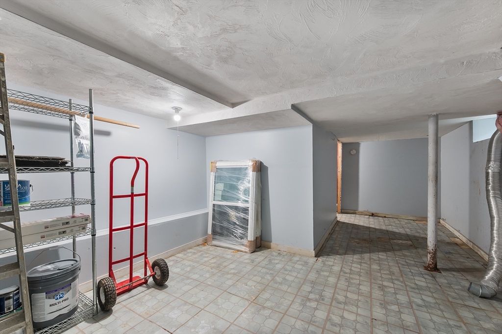 25 Durham Street Lawrence, MA 01843 - Photo 23 of 34