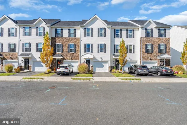 $549,900 | 305 Spirit Way, Brick, NJ 08723