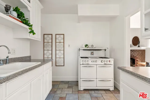 $1,249,000 | 3220 Garden Avenue, Los Angeles, CA 90039