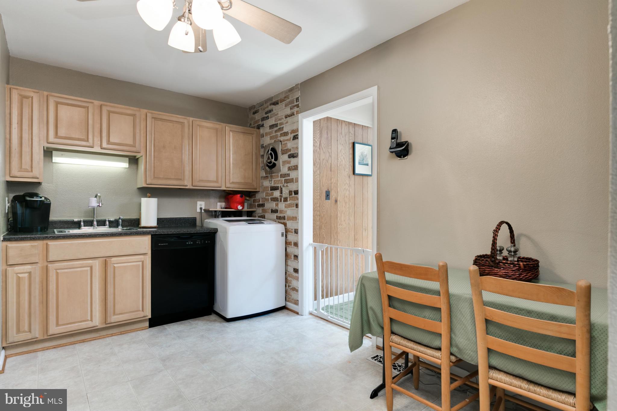802 West Poplar Road Sterling, VA 20164 - Photo 11 of 29 Kitchen