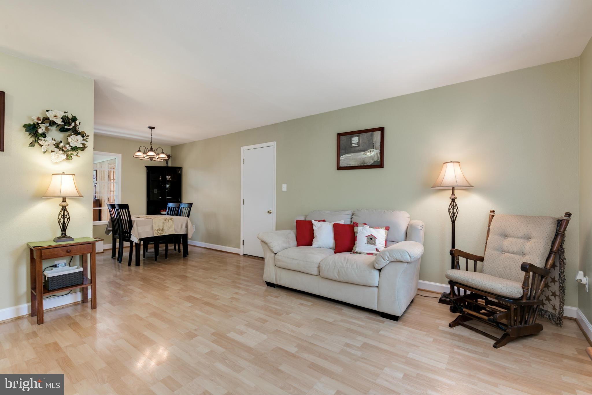 802 West Poplar Road Sterling, VA 20164 - Photo 4 of 29 Living Room