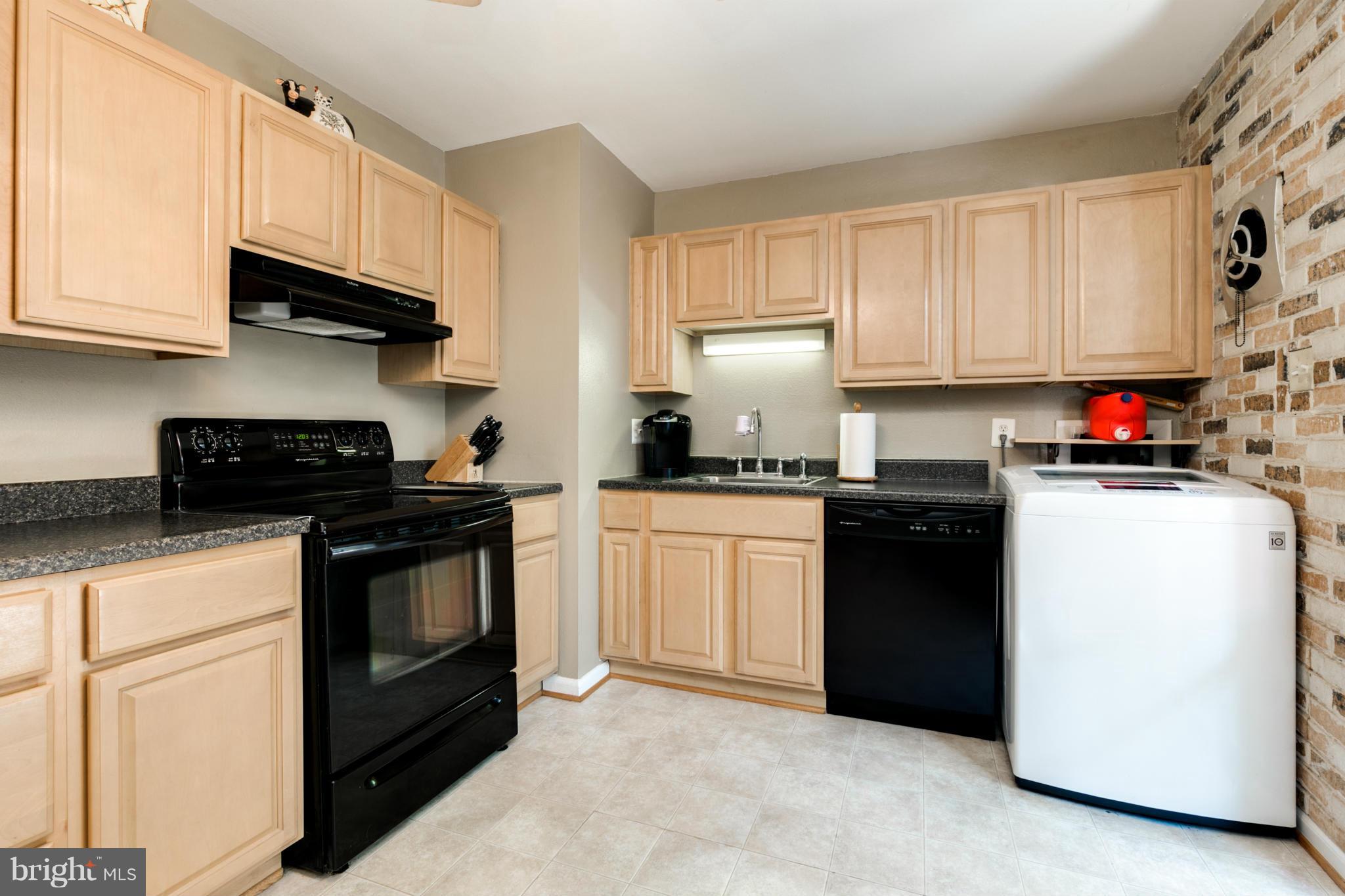 802 West Poplar Road Sterling, VA 20164 - Photo 9 of 29 granite counter tops