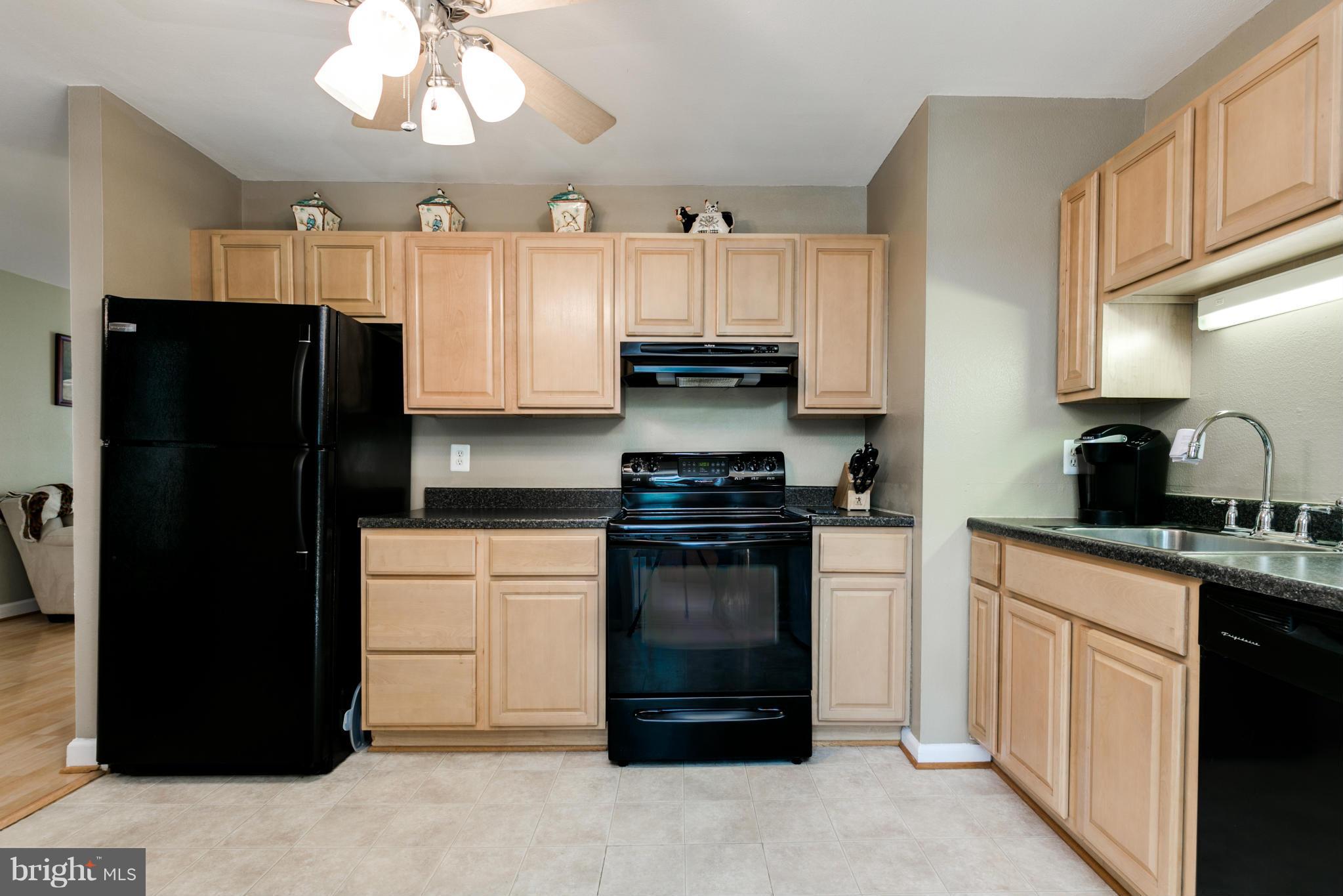 802 West Poplar Road Sterling, VA 20164 - Photo 10 of 29 Kitchen