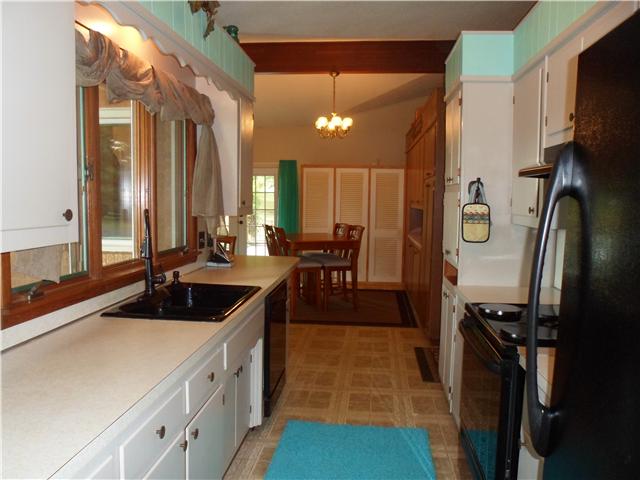 1565 Fall River Road Lawrenceburg, TN 38464 - Photo 7 of 18