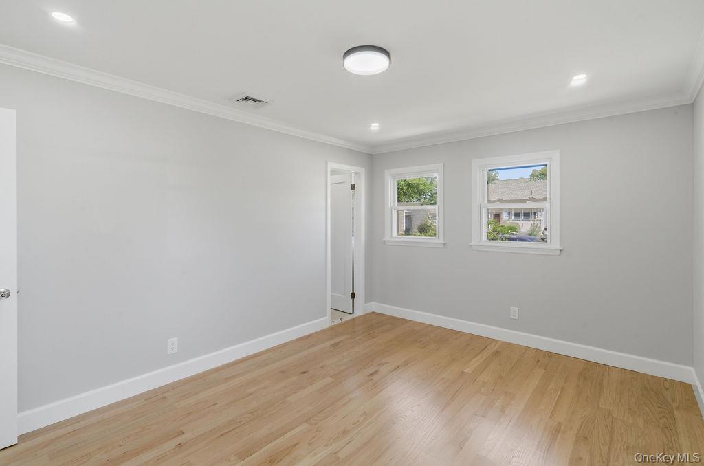 2934 Kinloch Road Wantagh, NY 11793 - Photo 15 of 34