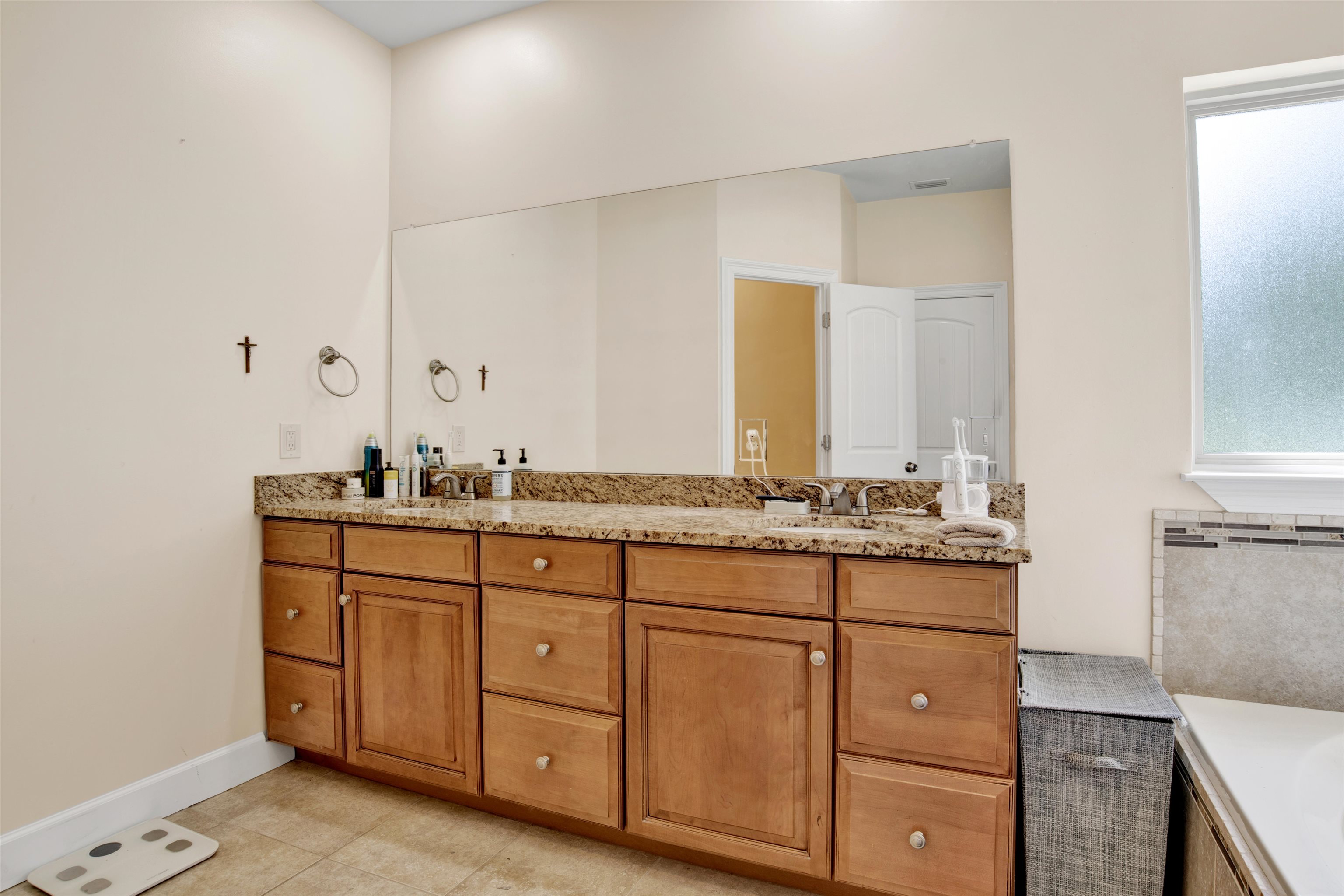 6679 Daniel Styron Lane Gulf Shores, AL 36542 - Photo 21 of 38 Bathroom