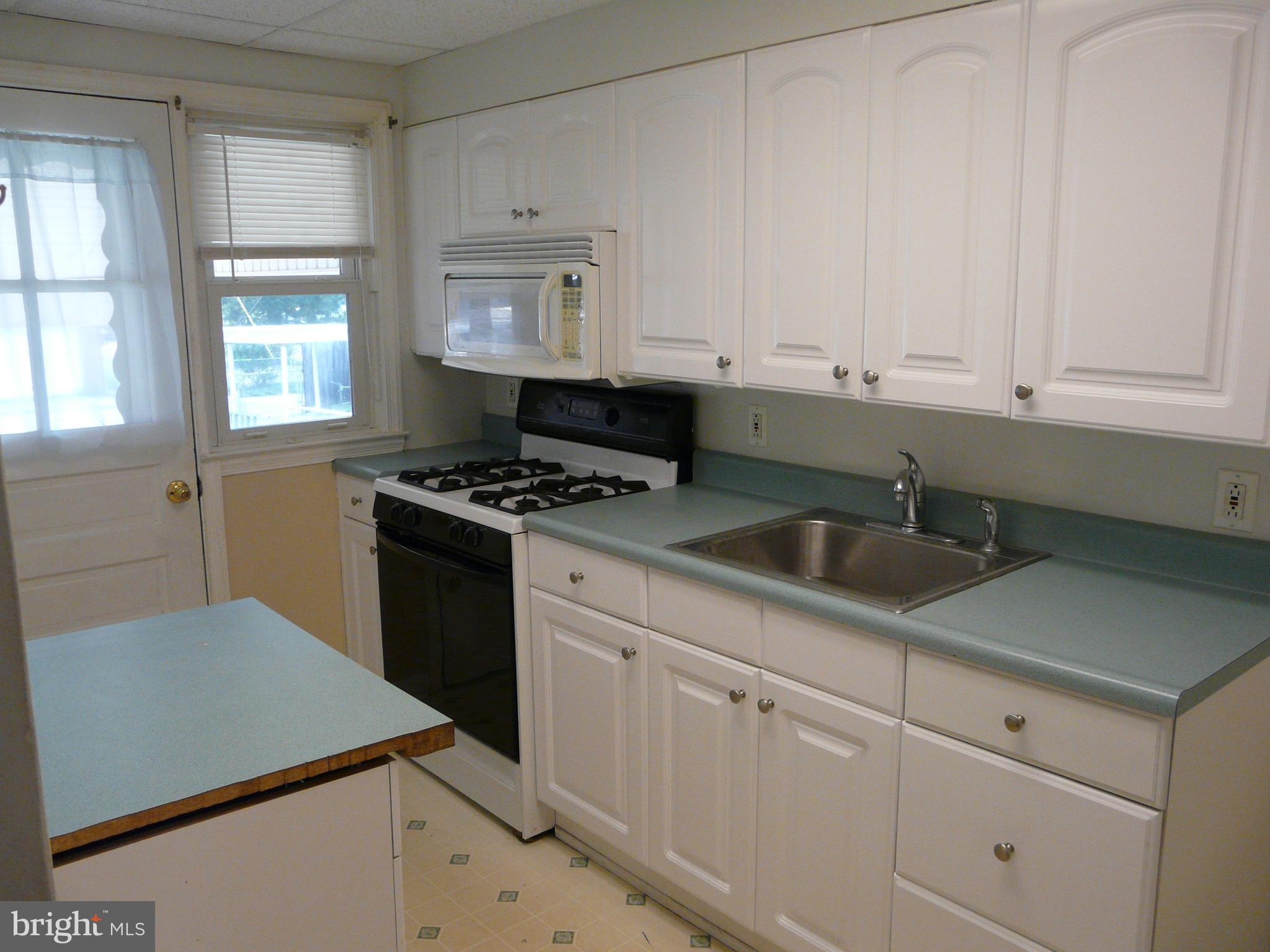 2823 Creston Road Dundalk, MD 21222 - Photo 6 of 20 Kitchen