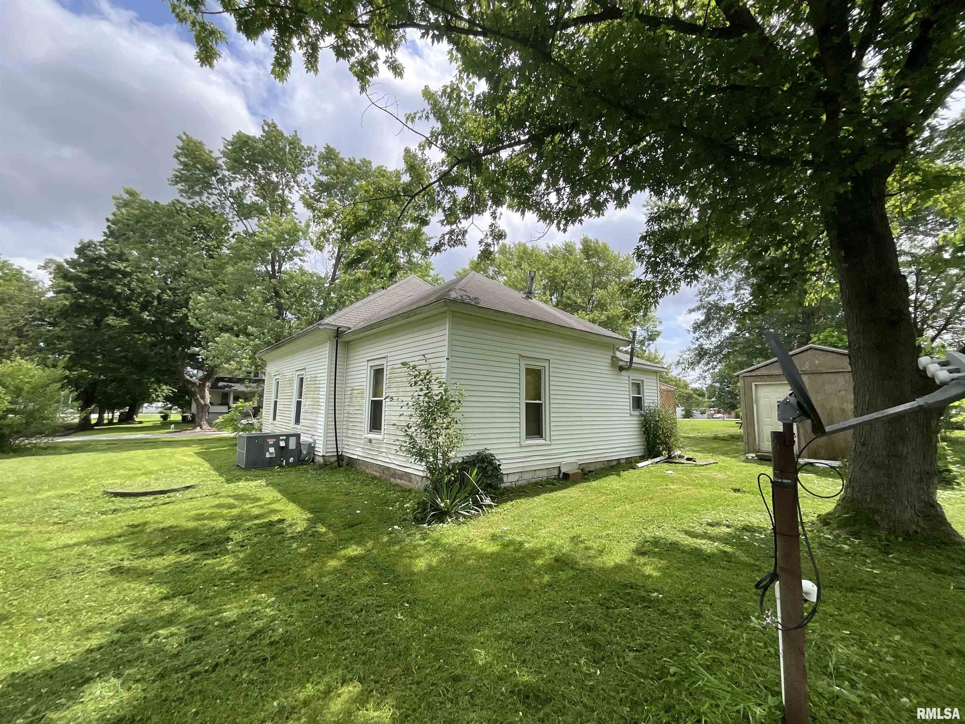 208 7th Street Alma, IL 62807 - Photo 1 of 11