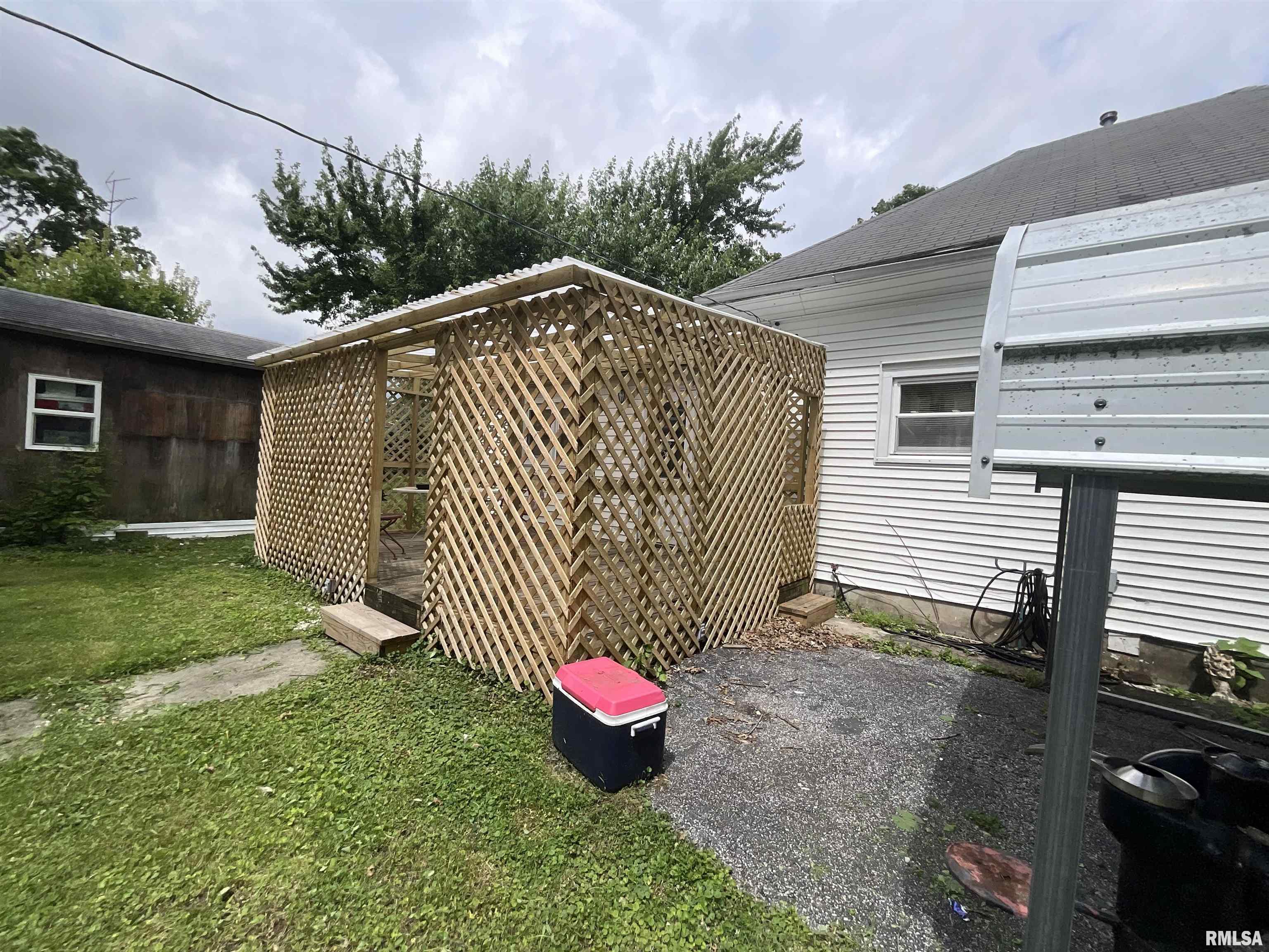 208 7th Street Alma, IL 62807 - Photo 3 of 11