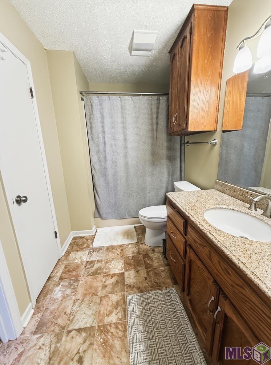 141 East Boyd Drive, Unit 607 Baton Rouge, LA 70808 - Photo 19 of 22 1st floor bathroom