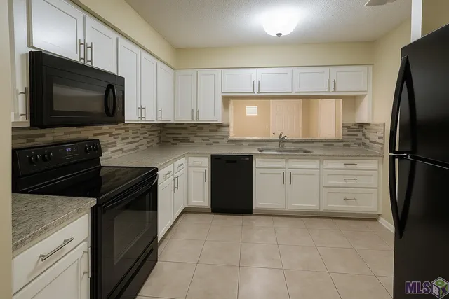 $225,000 | 141 East Boyd Drive, Unit 607, Baton Rouge, LA 70808