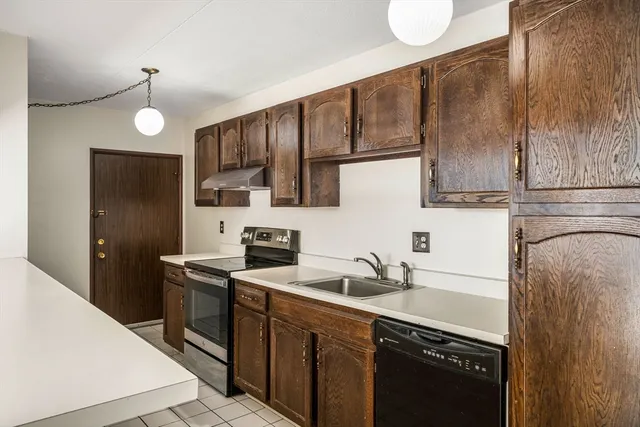 $385,000 | 30 Skyline Drive, Unit 6, Braintree, MA 02184