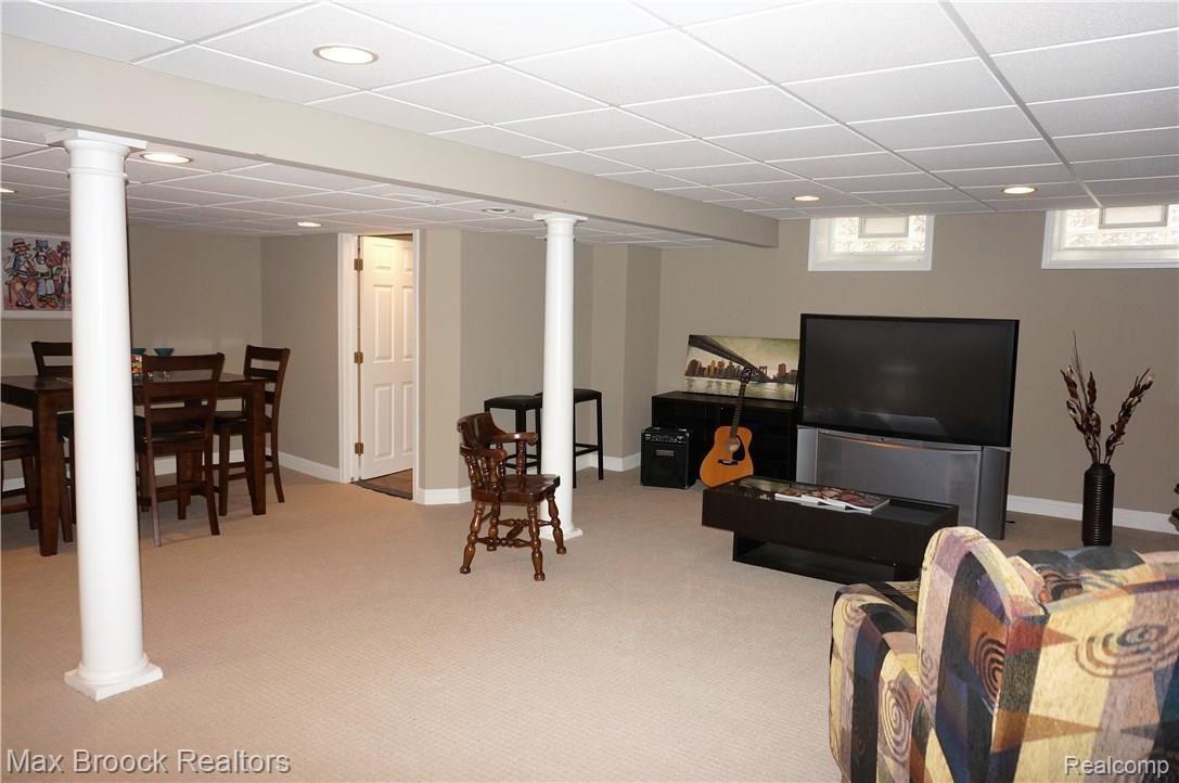 2253 Pembroke Road Birmingham, MI 48009 - Photo 53 of 62 Professionally Finished LL