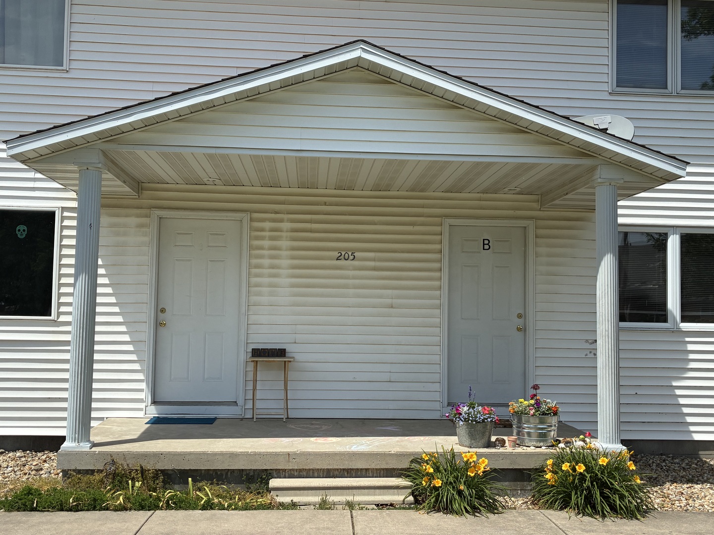 205 Logan Street Atlanta, IL 61723 - Photo 3 of 22