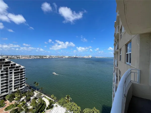 $2,900 | 770 Claughton Island Drive, Unit 2009, Miami, FL 33131